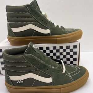 NWT! Vans Skate Sk8-Hi sneakers. Men’s 13, Waffle sole, Grape Leaf/Gum color!